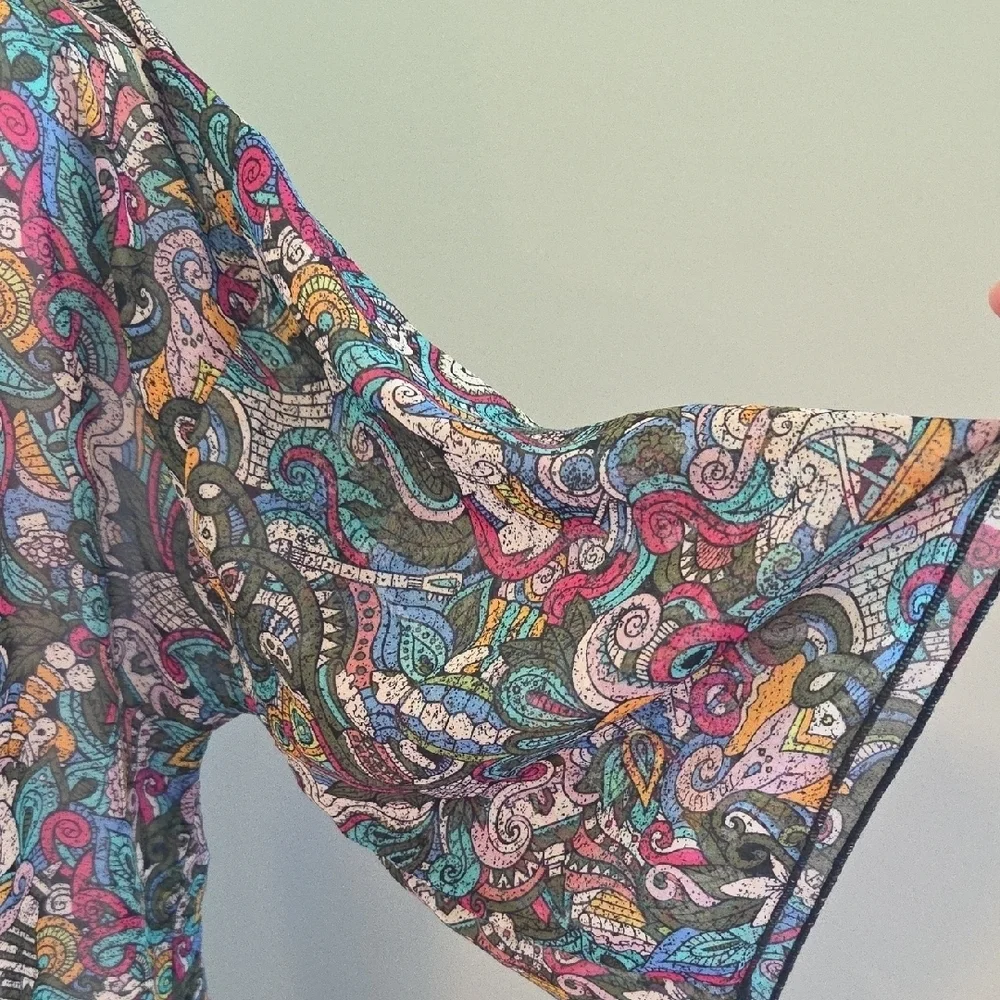 LuLaRoe Multi-colored Short Sleeve Kimono with Fringe Trim Size Small
